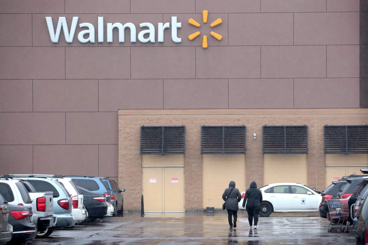 Customers shop at Walmart store in Chicago, on Jan. 11, 2018. (Scott Olson/Getty Images)
