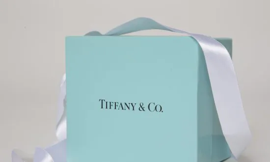 As China’s Growth Slows, Tourist Spending at Tiffany Drops