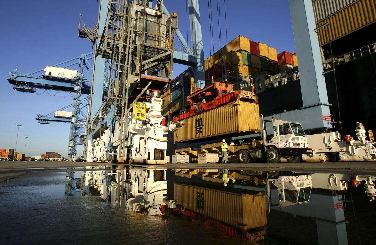 Crews load and unload consumer products at the Port of New Orleans along the Mississippi River in New Orleans on June 23, 2010. (Sean Gardner/Reuters)