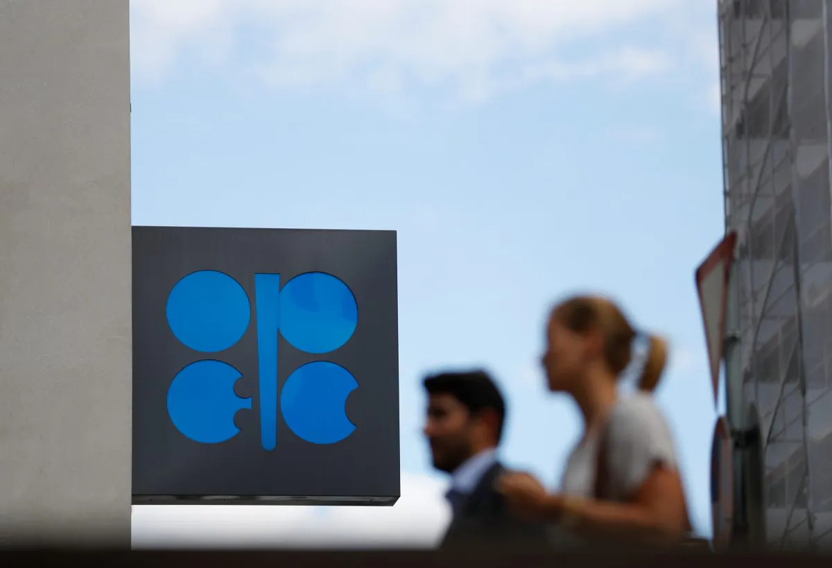 Two persons pass the logo of the Organization of the Petroleoum Exporting Countries (OPEC) in front of OPEC's headquarters in Vienna, Austria June 19, 2018. (Leonhard Foeger/Reuters)