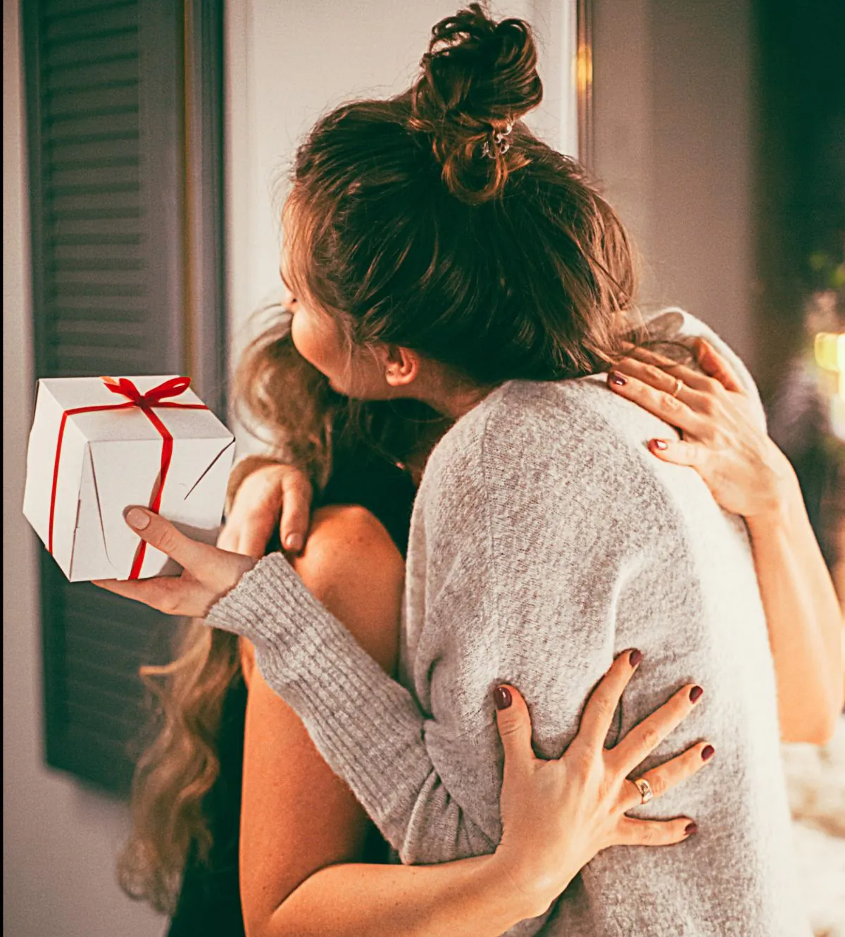 The holidays should be a time to connect with loved ones and share true warmth. Too often, the stress of gift giving gets in the way. (Daria Shevtsova/Pexels)