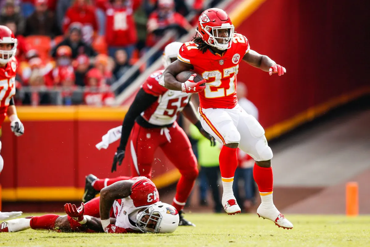 Kareem Hunt #27 of the Kansas City Chiefs makes a jump cut over Bene' Benwikere #23 of the Arizona Cardinals during the first half of the game at Arrowhead Stadium on November 11, 2018 in Kansas City, Missouri. (Photo by David Eulitt/Getty Images)
