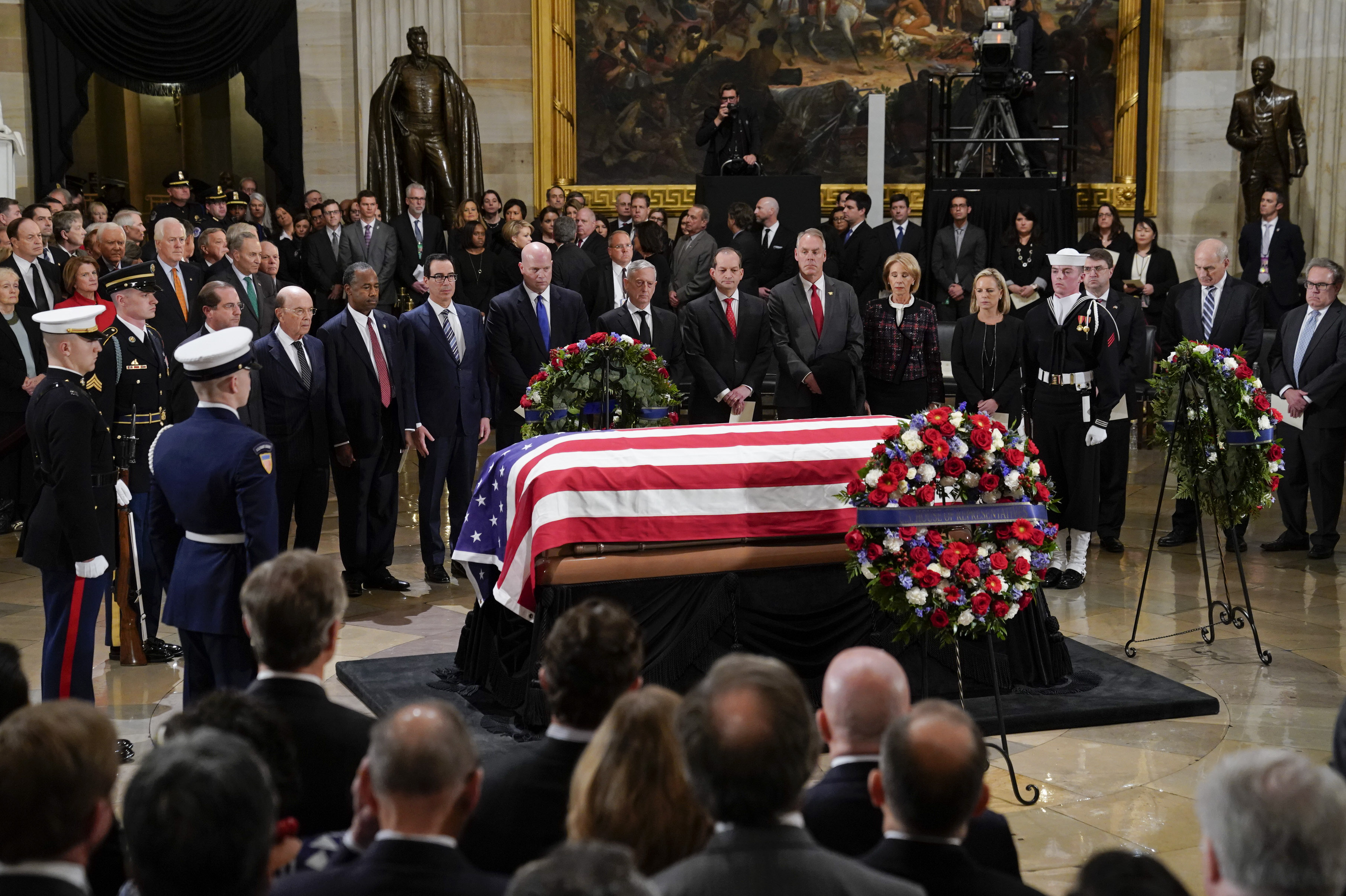 Похорони президента. Похороны президента США Джорджа Буша. Похороны Джорджа Буша. Джордж Буш старший похороны. Могила Джорджа Буша.