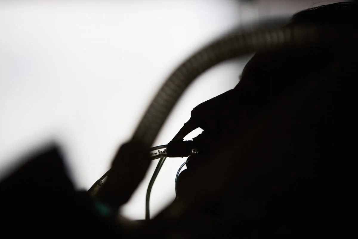 Inside the ICU. (Ian Waldie/Getty Images)