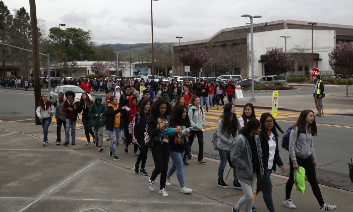 James Logan High School students walk out of class during a walk out demonstration in Union City, Calif. on March 14, 2018. (Justin Sullivan/Getty Images)