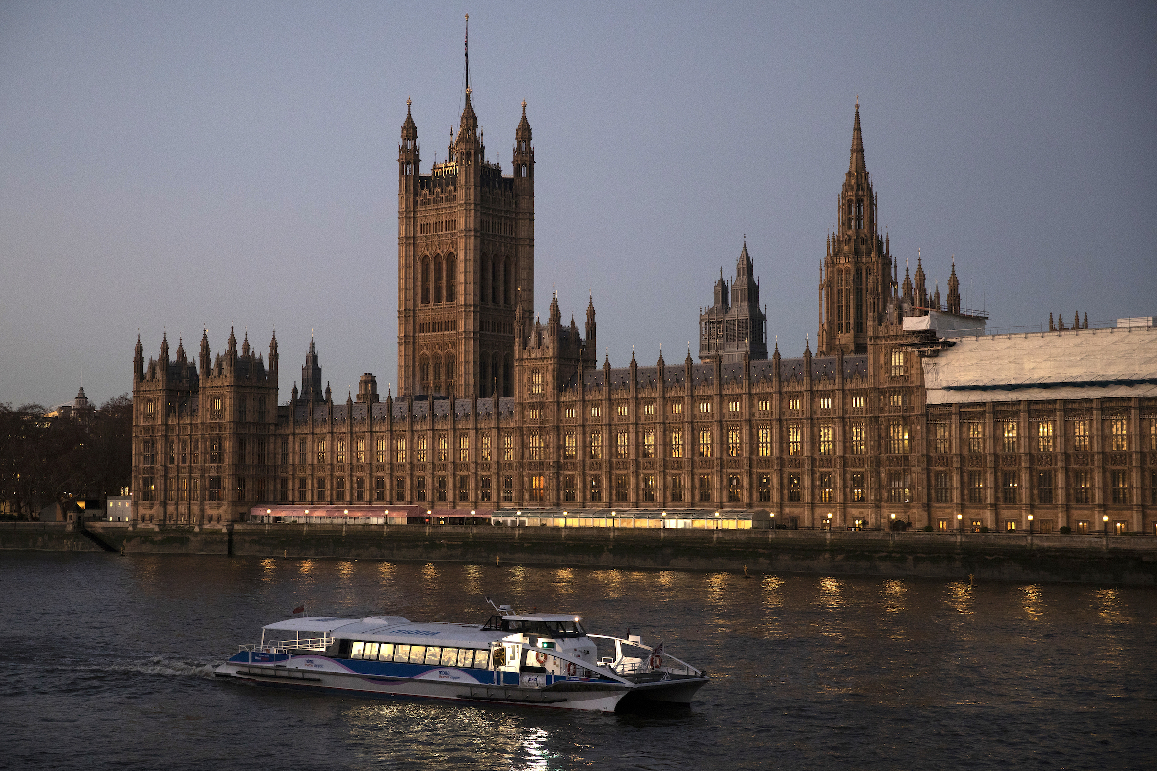 Английский парламент. Двухпалатный парламент Великобритании. Бритиш парламент. Палаты парламента Великобритании снаружи. 2 Палаты парламента Британии.