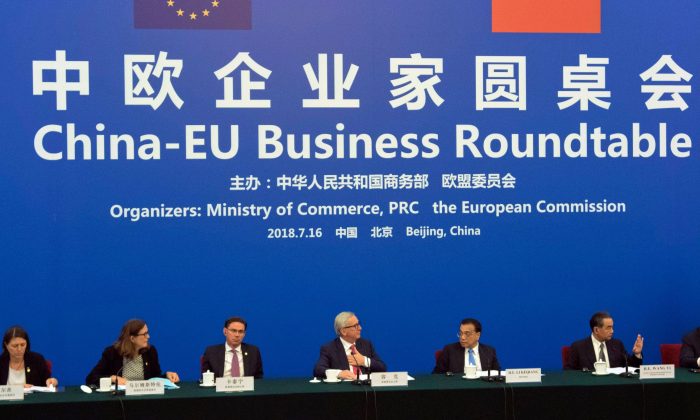 China's Premier Li Keqiang (2nd R) looks over to European Commission President Jean-Claude Juncker (C) as they attend the China-EU Business Roundtable at the Great Hall of the People in Beijing on July 16, 2018. (Ng Han Guan /AFP/Getty Images)