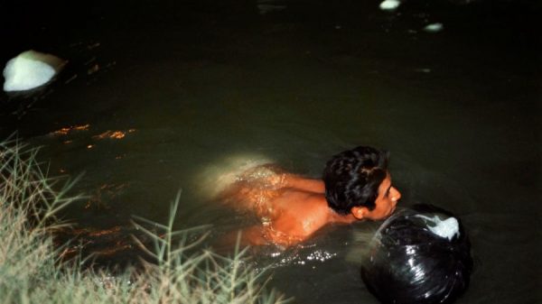 alien crosses new river