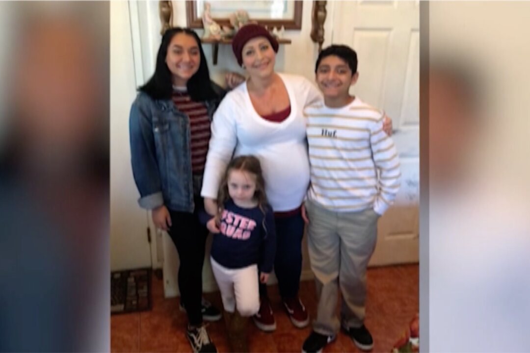 Susie Rabaca with her three children. (Screenshot/Fox)