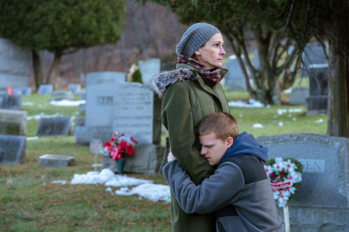 Julia Roberts and Lucas Hedges in a graveyard