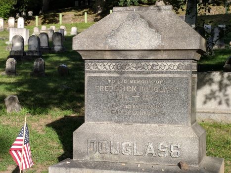 Frederick_Douglass_gravestone