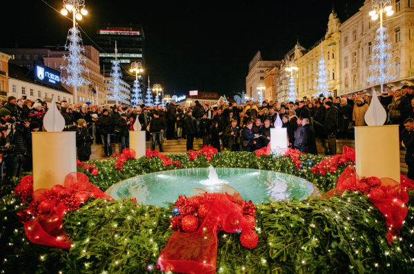 advent wreath with candles in zagreb main square