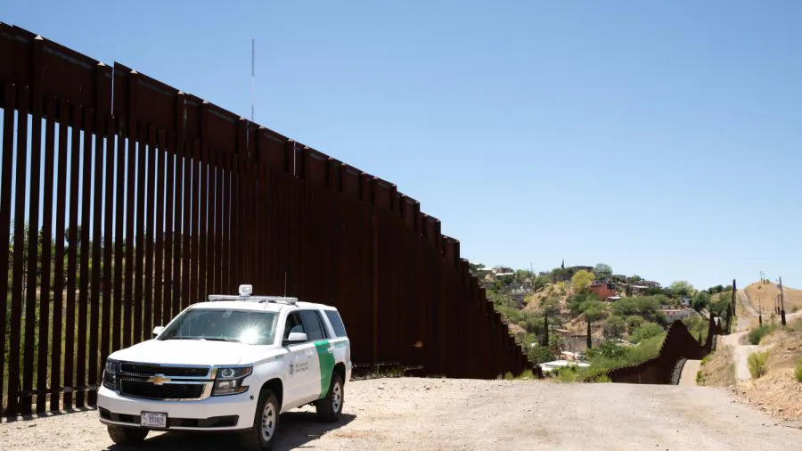 Border Patrol guards the fence at the U.S.-Mexico border in Nogales, Ariz., on May 23, 2018. (Samira Bouaou/The Epoch Times)