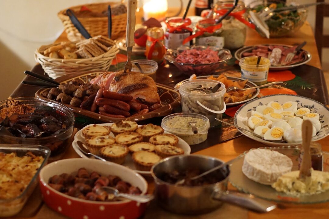 During the holidays, it is easy to eat up to double or triple our needed calories, leading to weight gain that is often permanent. (Pixabay)