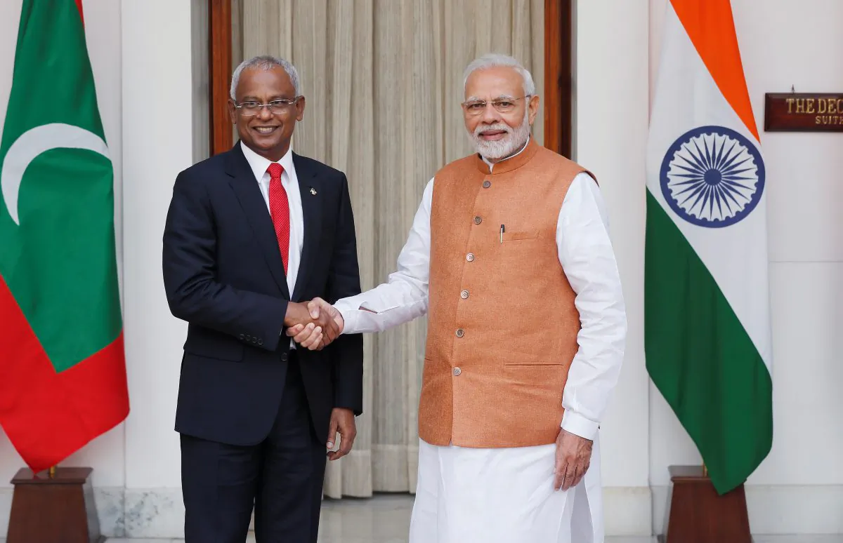 Maldives President Ibrahim Mohamed Solih and India's Prime Minister Narendra Modi shake hands ahead of their meeting at Hyderabad House in New Delhi, India on Dec. 17, 2018. (Adnan Abidi/Reuters)