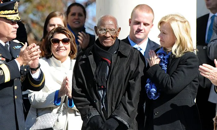 Richard Overton (C), who is believed to be America's oldest living veteran is acknowledged by U.S. President Barack Obama during a ceremony to honor veterans at the Tomb of the Unknowns on Veterans Day at Arlington National Cemetery in Arlington, Virginia on Nov. 11, 2013. (Olivier Douliery-Pool/Getty Images)