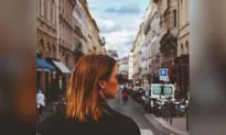 Traveling Instagram Model Ridiculed for ‘Terrible Photoshop Job’