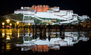 Trump Signs Law for Travel Allowance to Tibet