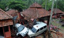 Videos of the Day: Outcry Over Early Warning System After Indonesia Tsunami Kills 222, Injures 843
