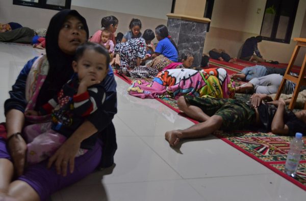 Residents in shelter after Indonesia tsunami