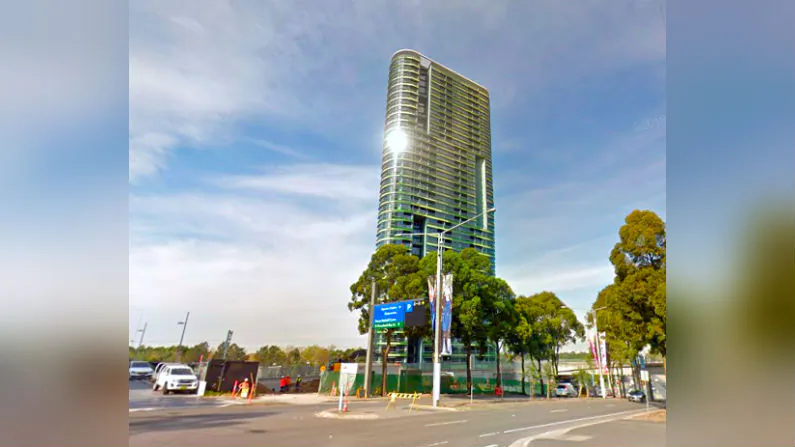 Engineers and firefighters prepare to enter a 36-story high-rise building in Sydney, Australia, late Christmas Eve after residents reported hearing and seeing “cracking” throughout the morning, on Dec. 24, 2018. (Screenshot/Google Maps)