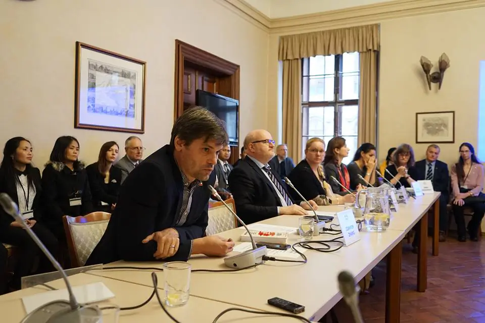 A public hearing on the repression of the Falun Gong spiritual movement in China held at Wallenstein Palace, Senate of the Parliament of the Czech Republic on Nov. 19, 2018. (Jiří Chlebníček/The Epoch Times)  