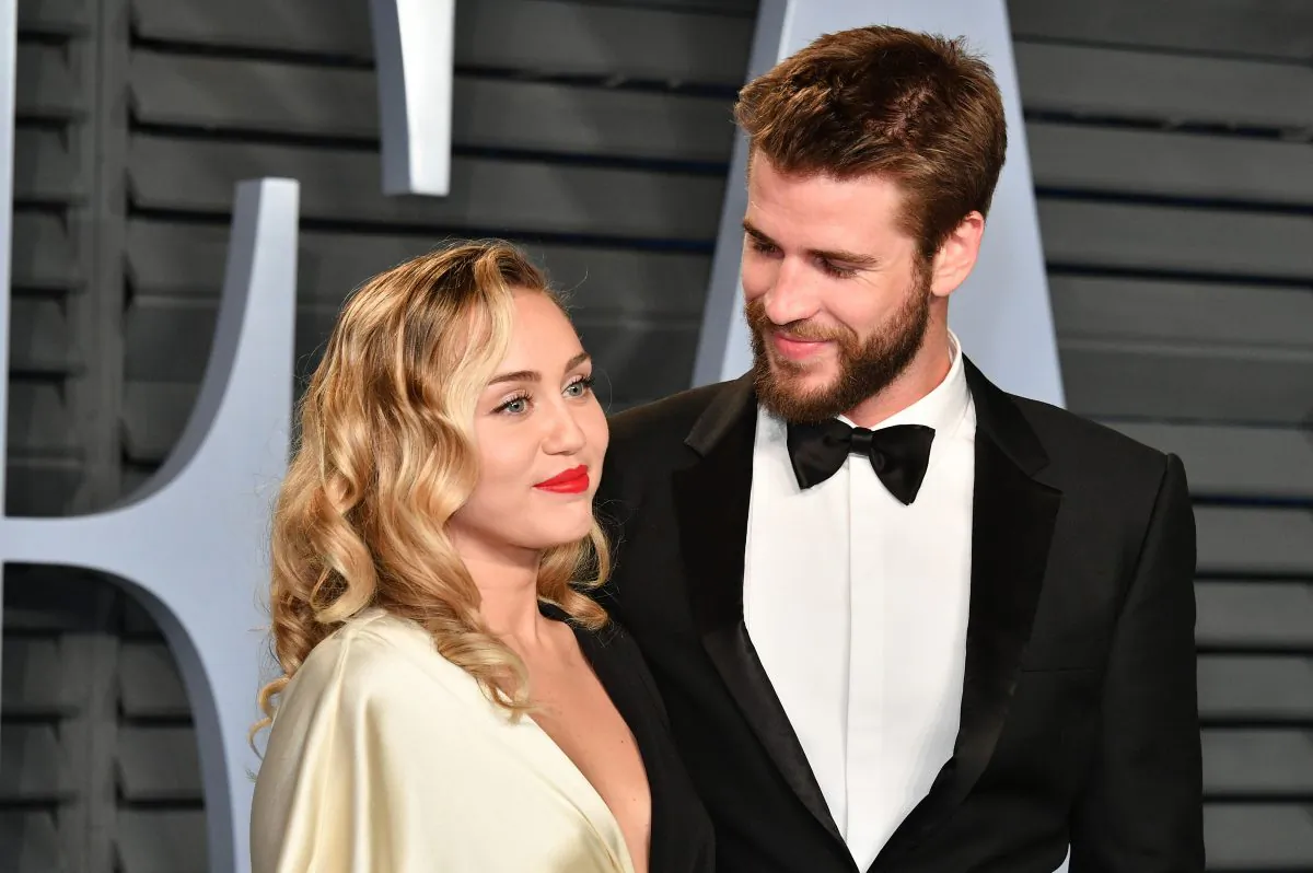 Miley Cyrus (L) and Liam Hemsworth attend the 2018 Vanity Fair Oscar Party at Wallis Annenberg Center for the Performing Arts in Beverly Hills, Calif., on March 4, 2018. (Dia Dipasupil/Getty Images)