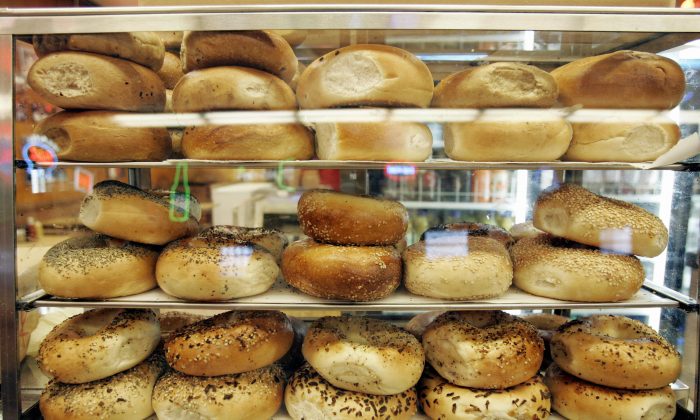 Officer Eleazar Paz had a poppy seed bagel on the morning of the random drug test, according to reports. 
(Stan Honda/AFP/Getty Images)