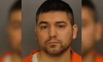 SWAT Negotiator Gets Gunman to Surrender by Singing ‘White Christmas’
