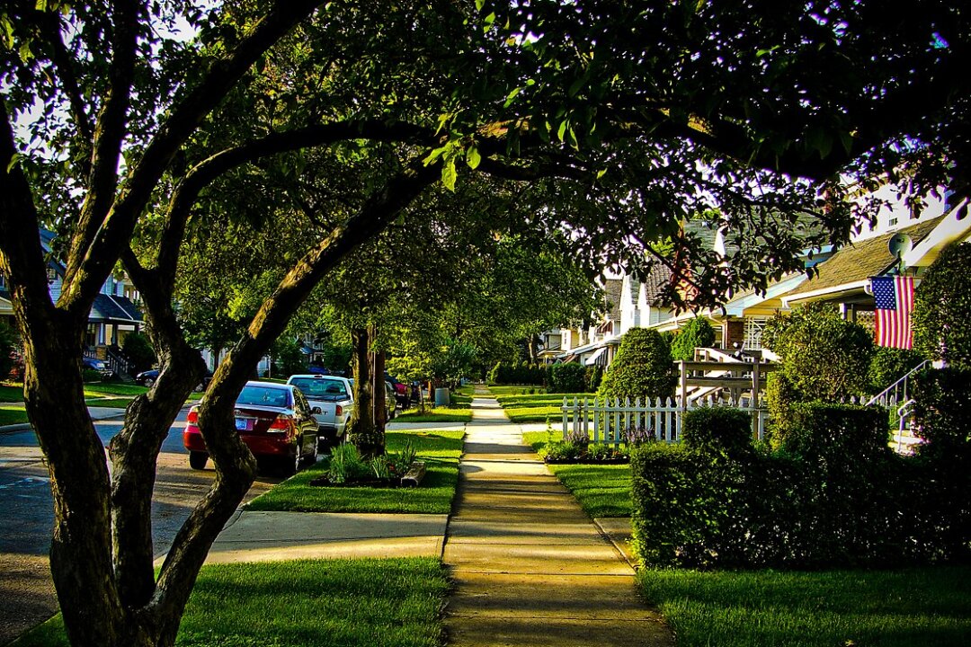 Neighbourhood greenery does more than raise property values, it keeps residents healthier, a study suggests. (Wikimedia Commons)