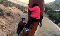 Videos of the Day: Illegal Immigrants Climb Tijuana Border Fence
