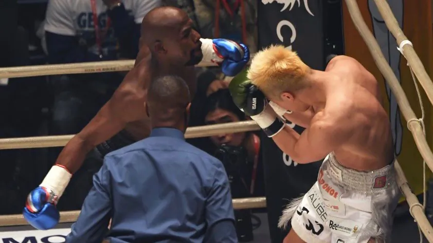 U.S. boxing legend Floyd Mayweather Jr. fights against kickboxer Tenshin Nasukawa of Japan during their exhibition match at Saitama Super Arena in Saitama on Dec. 31, 2018. (Toshifumi Kitamura/AFP/Getty Images)