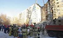 Russia: 4 Die in Building Collapse; Searchers Race Weather