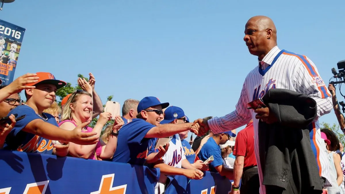Darryl Strawberry of the 1986 Champion New York Mets greets fans on the red carpet before a game between the New York Mets and the Los Angeles Dodgers at Citi Field in New York City, on May 28, 2016. (Elsa/Getty Images)
