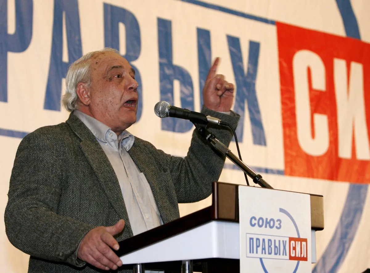 Soviet-era Dissident Vladimir Bukovsky speaks at an opposition meeting in Moscow, 17 December 2007. Bukovsky is a potential united oppostion candidate for president in Russia's March 2008 presidential elections.      AFP PHOTO / ALEXEY SAZONOV (Photo credit should read Alexey SAZONOV/AFP/Getty Images)