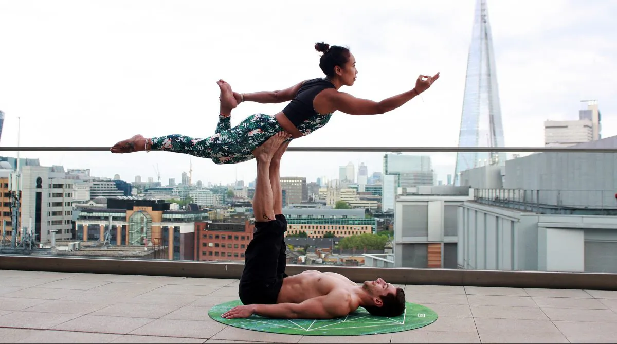 A stock photo of people doing yoga (Form/Unsplash)