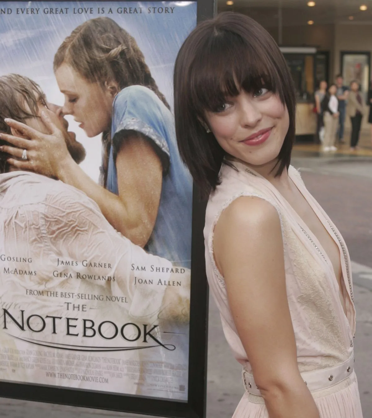 Actress Rachel McAdams, star of the new drama film "The Notebook," poses as she arrives for the film's premiere in Los Angeles Jun. 21, 2004.  (Fred Prouser  FSP/Reuters)