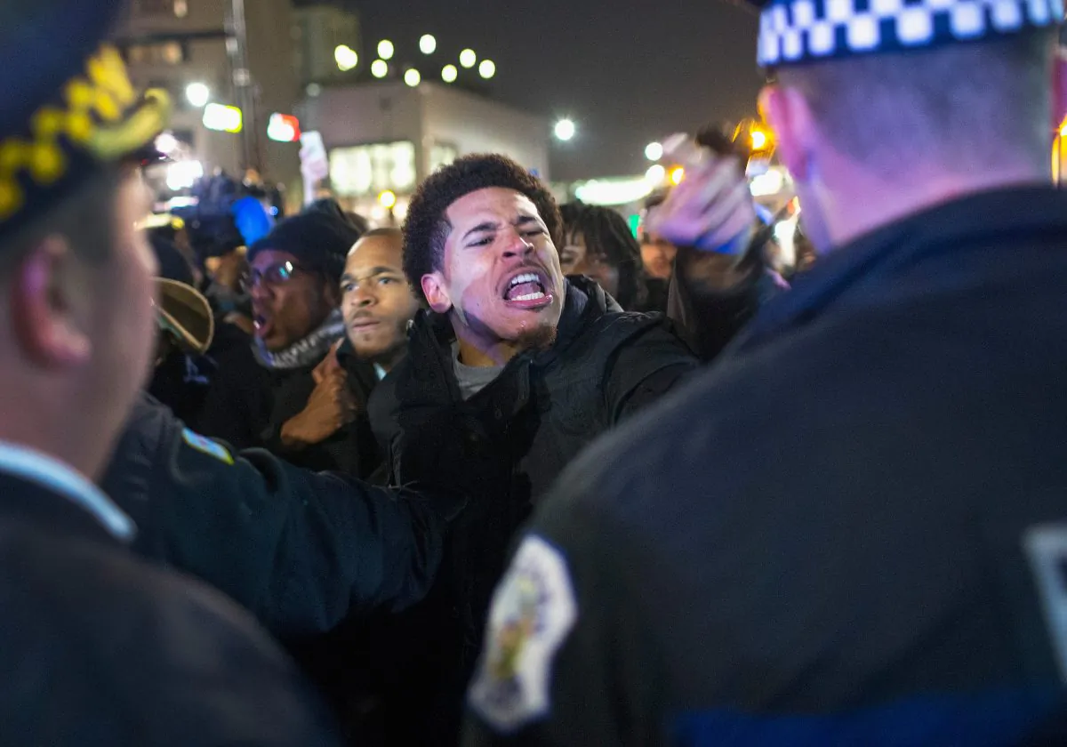 Demonstrators confront police during a protest in Chicago on Nov. 24, 2015. (Scott Olson/Getty Images)