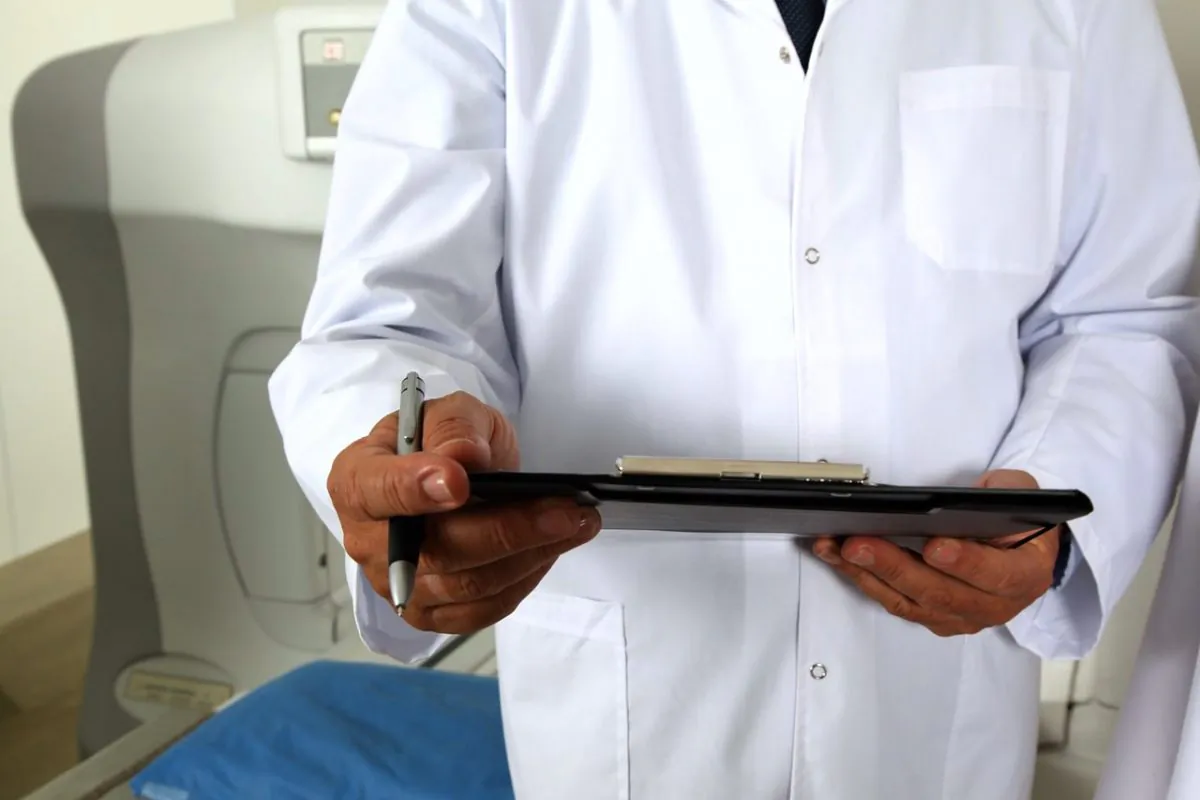 Stock photo of a doctor. (Valelopardo/Pixabay)