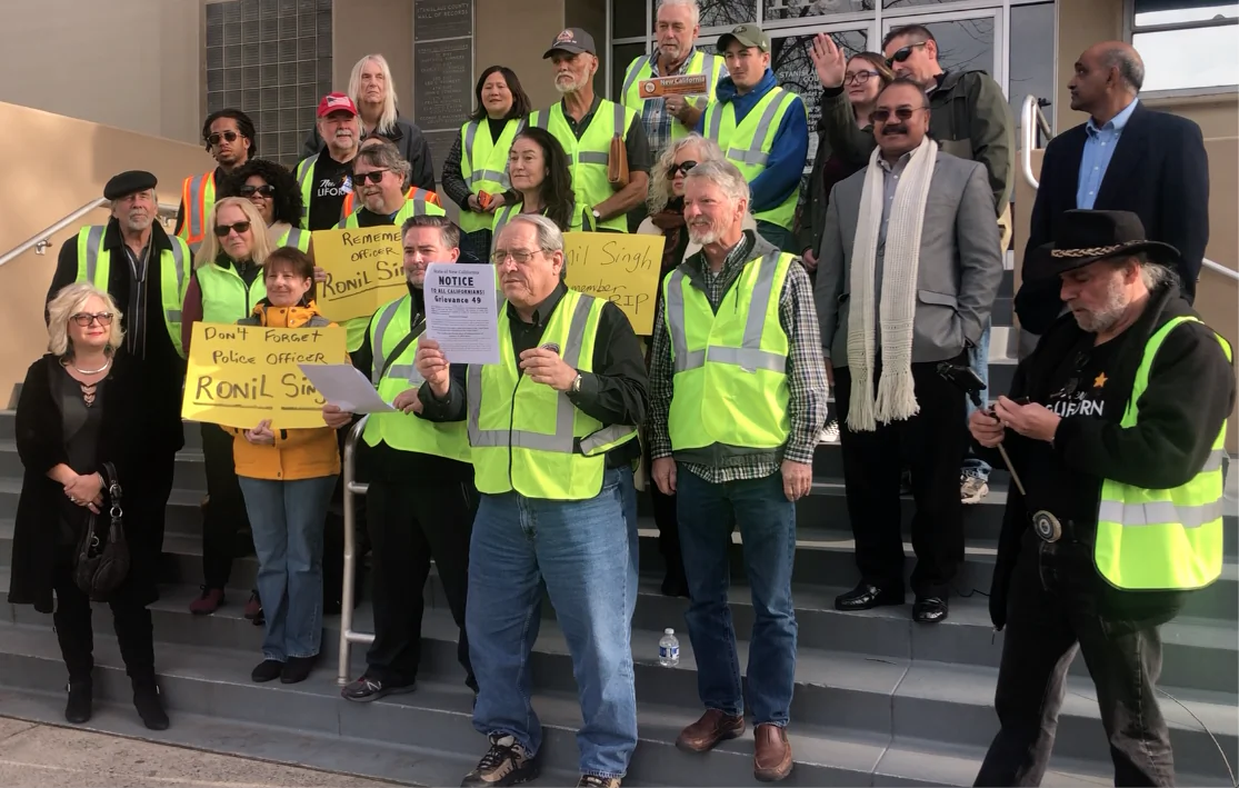 New California Movement activists wearing yellow vests protest on steps of the Stanislaus County Courthouse in California on Jan. 1, 2019, calling on President Donald Trump to end California's sanctuary state policies. (Nathan Su/The Epoch Times)
