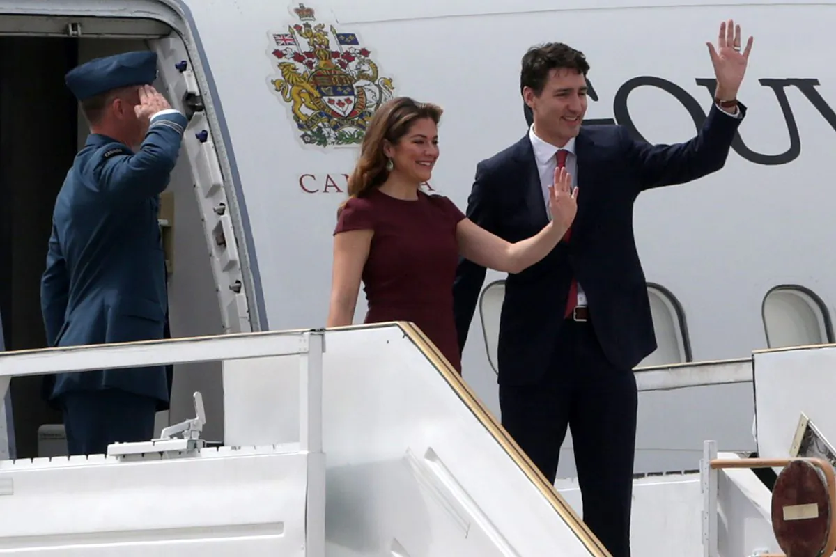 Canadian Prime Minister Justin Trudeau and First Lady of Canada Sophie Gregoire Trudeau wave as they get off a plane on their arrival to Buenos Aires for G-20 Leaders' Summit 2018 at Ministro Pistarini International Airport in Ezeiza, Buenos Aires, Argentina on Nov. 29, 2018. (Daniel Jayo/Getty Images)