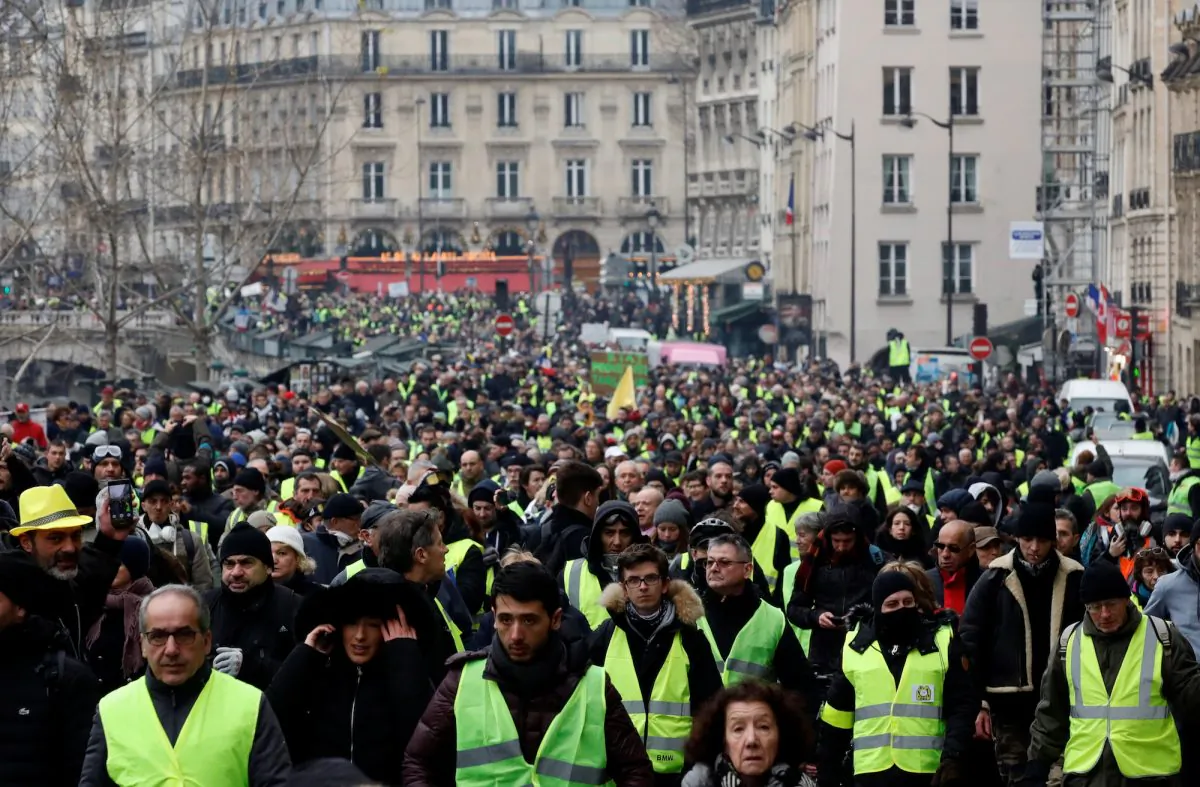 Protesters wearing yellow vests take part in a demonstration by the "yellow vests" movement in Paris, France, January 5, 2019. REUTERS/Gonzalo Fuentes