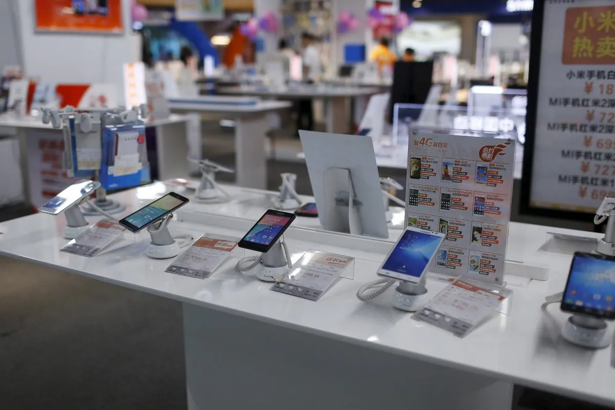 Mobile phones are seen on display at an electronics market in Shanghai, China on June 24, 2015. (Aly Song/Reuters)