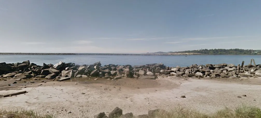 The boat capsized on Jan. 8 at around 10 p.m. local time near Newport, Oregon. A photo shows the beach in Newport (Google Street View)
