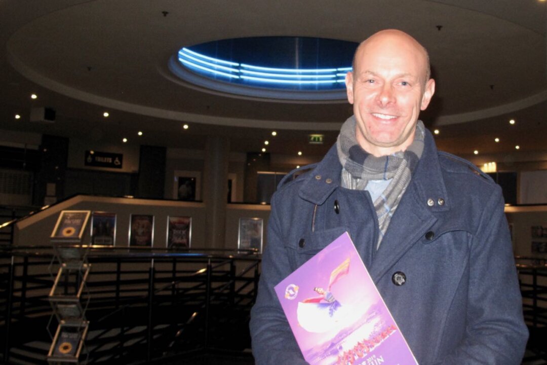 Writer Gary Wright watched Shen Yun Performing Arts at the New Victoria Theatre in Woking on Jan. 10. (Xiaomin Pang/The Epoch Times)