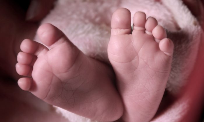 Stock photo of a baby's feet. (Vitamin/Pixabay)
