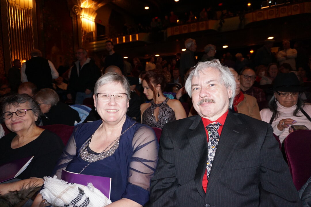 Julian and Scott Sadger enjoy Shen Yun Performing Arts at the Paramount Theatre, on Jan. 12, 2019.(Nancy Ma/The Epoch Times)