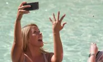 Charity Fights With Mayor Over $1.7M Coins Tossed Into Rome’s Famous Trevi Fountain