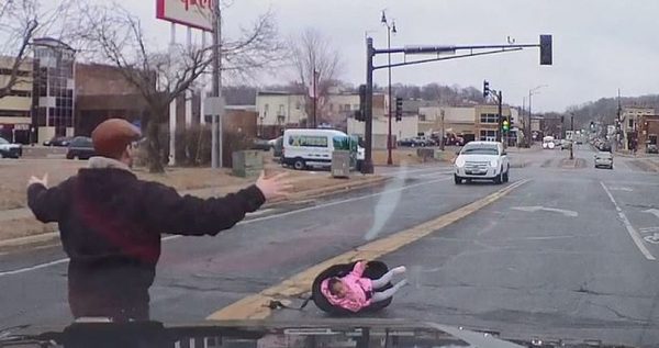 Mom lands toddler on road