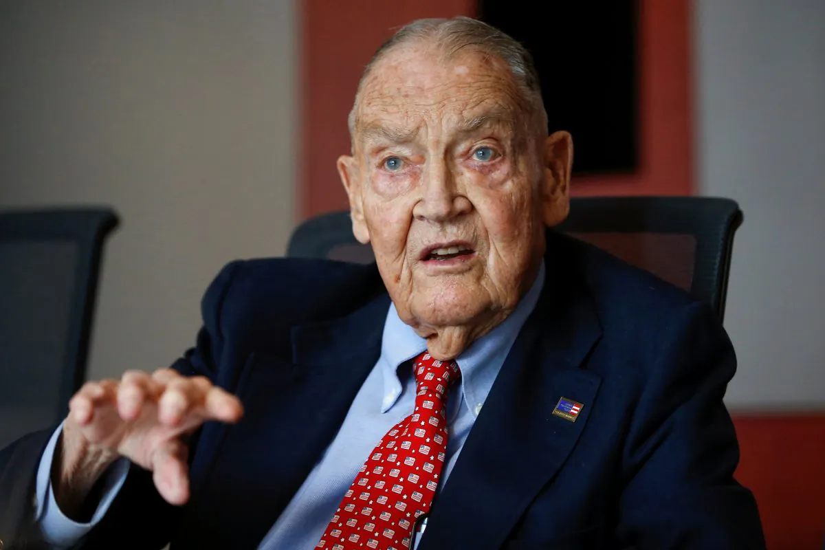Jack Bogle, founder and retired CEO of The Vanguard Group, speaks during the Global Wealth Management Summit in New York, June 17, 2014. (REUTERS/Shannon Stapleton/File Photo)